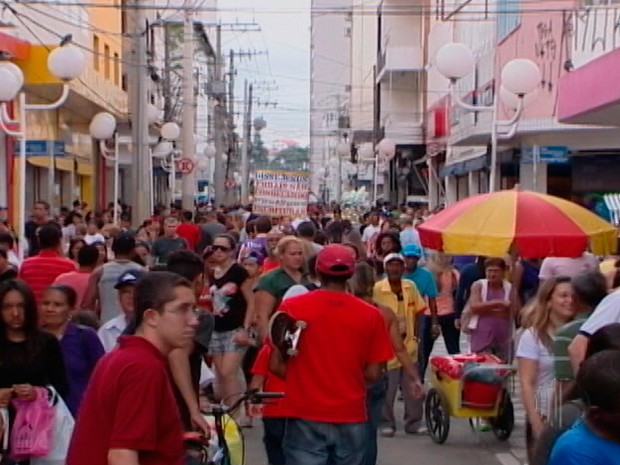 Movimento aumenta no comércio de Mogi das Cruzes (Foto: Reprodução/ Tv Diário)