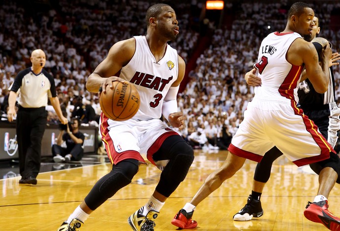 Wade Miami Heat x San Antonio Spurs NBA (Foto: Getty Images )