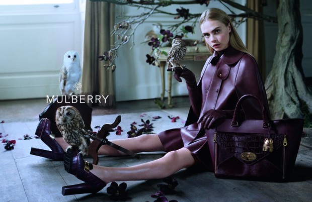 Cara Delevingne em campanha da Mulberry (Foto: Divulgação)