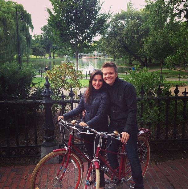 Ego Michel Telo E Thais Fersoza Curtem Passeio De Bicicleta