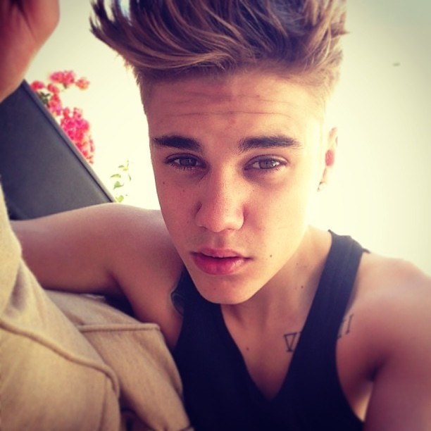 Com topete, Justin Bieber posta foto na rede social (Foto: (Foto: Reprodução Instagram))