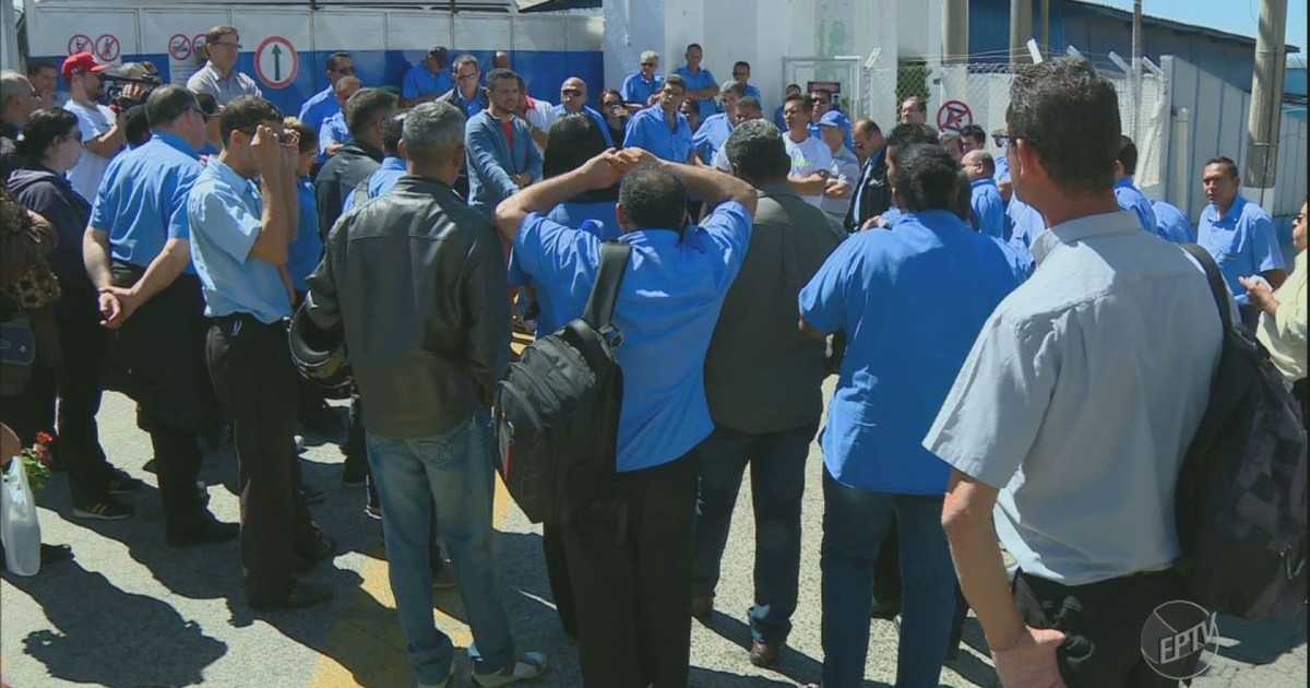 Sem salário, motoristas de ônibus fazem paralisação em Indaiatuba, SP - Globo.com