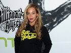 Acompanhada de Jay-Z, Beyoncé usa shortinho em evento em Nova York