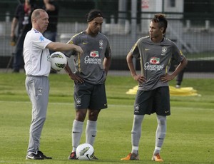 Mano Menezes, Ronaldinho, Neymar, Seleção Brasileira (Foto: Mowa Press)