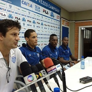 Avaí conversa com equipes de Série A para tentar trazer jogador a custo zero