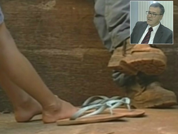 Joanir Pereira compareceu de calça comprida e camisa social, mas de chinelos porque considerou velho o único sapato que tinha. O juiz Bento Luiz de Azambuja Moreira interrompeu a audiência. (Foto: Reprodução/RPC)
