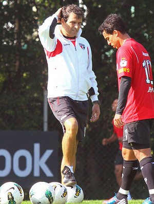 Milton Cruz no treino do São Paulo (Foto: João Neto / Vipcomm)