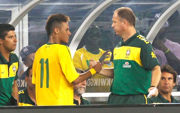 Mano menezes e Neymar 2010 (Foto: Agência Reuters) Mano menezes e Neymar 2010 (Foto: Agência Reuters)