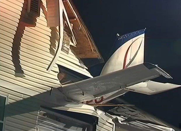 [Internacional] Avião cai sobre prédio nos Estados Unidos  Plane-into-apartment_fran1