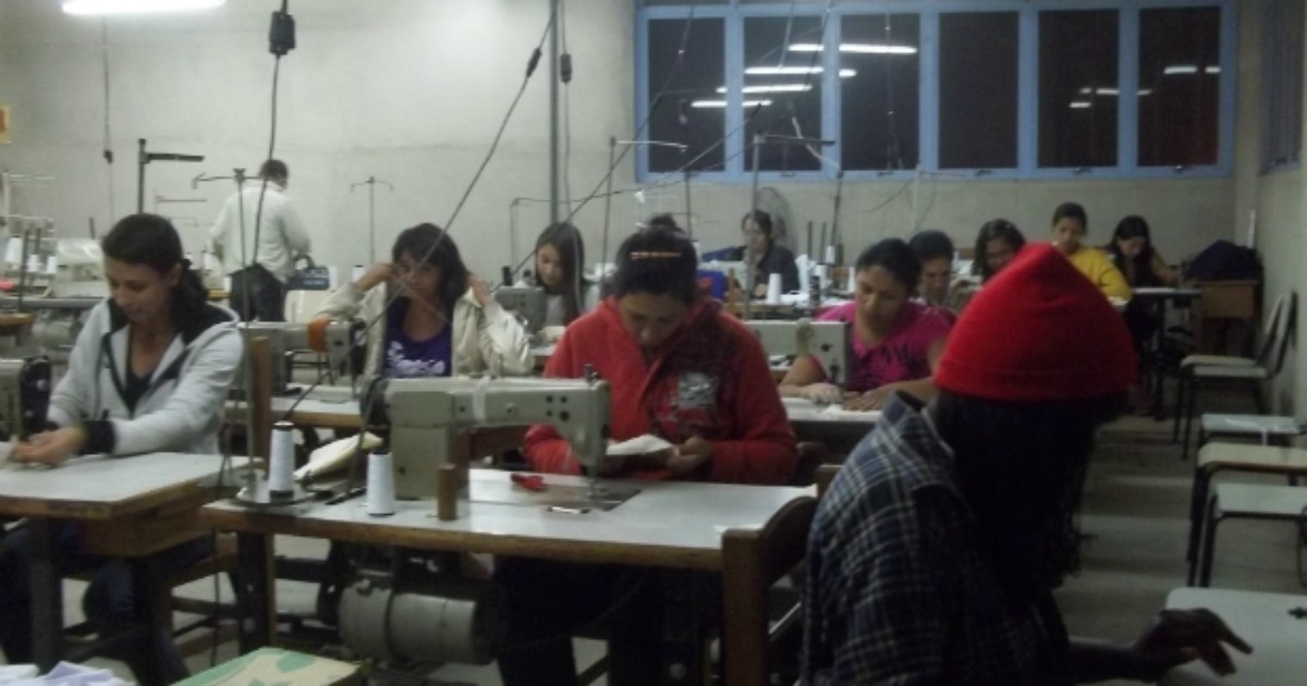 G1 - Tietê tem sete vagas abertas em curso de costura industrial ...