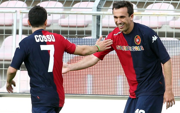 Thiago Ribeiro, Cagliar x Catania (Foto: AP)