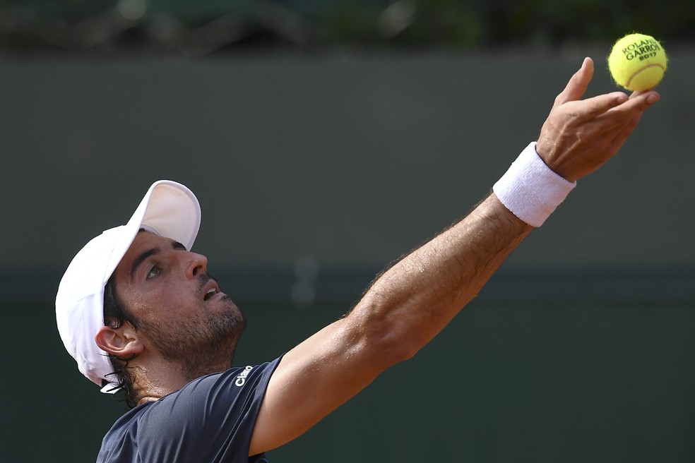 Thomaz Bellucci na estreia de simples em Roland Garros: derrota na estreia de duplas (Foto: GABRIEL BOUYS / AFP)