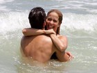 Paloma Duarte e Bruno Ferrari namoram no mar