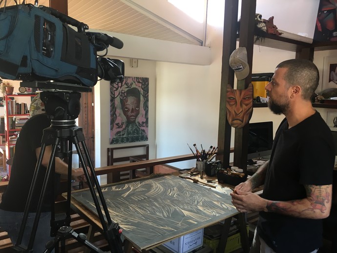 'Mistura' visitou o estúdio do artista plástico Samuel Casal, que falou sobre a produção (Foto: RBS TV/Divulgação)