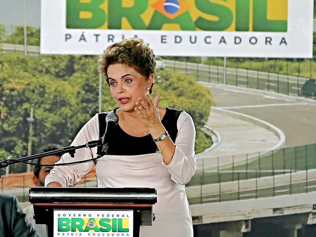 Dilma Rousseff inaugura a última etapa da Via Mangue, pista de acesso à zona sul do Recife (PE), nesta quinta-feira (Foto: Carlos Ezequiel Vannoni/Eleven/Estadão Conteúdo)