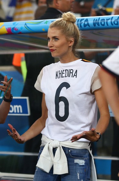 Lena Gercke, namorada de Sami Khedira, da Alemanha, torce pelo amado no Maracanã