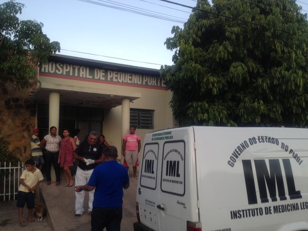 Hospital de Monsenhor Gil atendeu as vítimas do acidente (Foto: Ellyo Teixeira/G1)