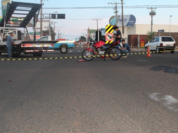 G1 Jovem morre em colisão entre caminhão e motocicleta em MS