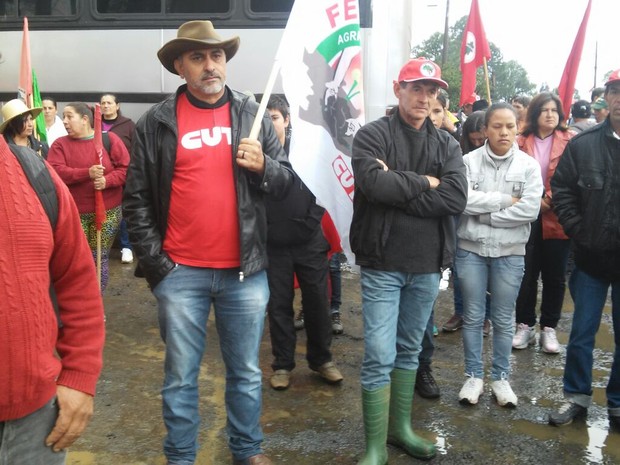 Integrantes do MST bloqueiam rodovia em São Cristóvão do Sul (Foto: João Grein/Divulgação)