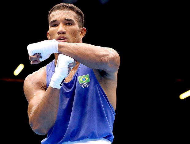 Esquiva Falcão na luta de boxe contra Anthony Ogogo (Foto: Getty Images)