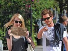 Andrew Garfield e Emma Stone usam paparazzi para pedir doações