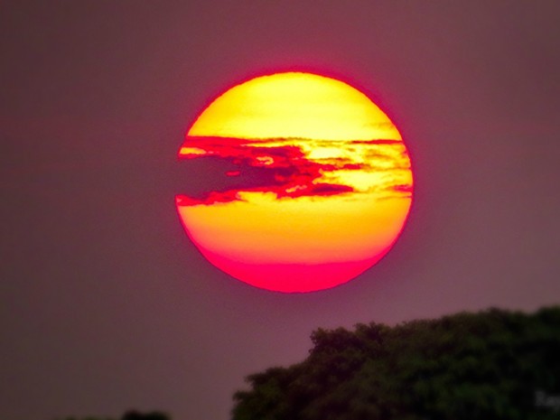 Pôr do sol registrado na quinta-feira (3) em Rio Branco  (Foto: Raylanderson Frota/Arquivo pessoal )