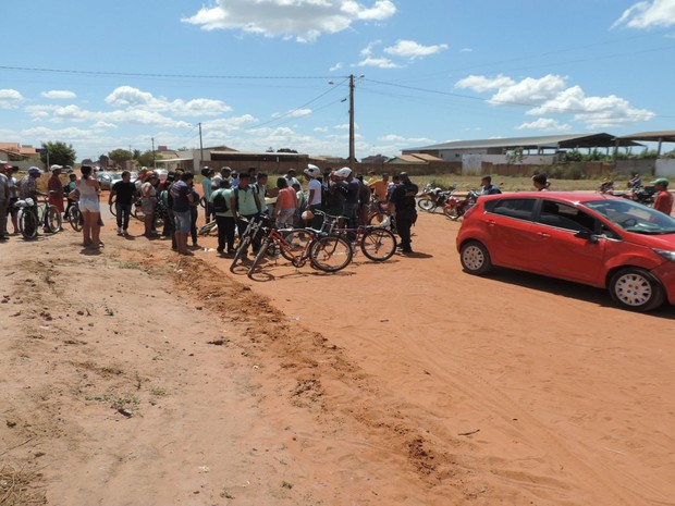 Acidente entre carro e moto deixou três pessoas feridas, entre elas uma criança, em Luís Eduardo Magalhães  (Foto: Blog do Sigi Vilares)