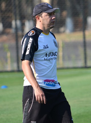 Alexandre Faganello, auxiliar da Ponte Preta (Foto: Heitor Esmeriz)