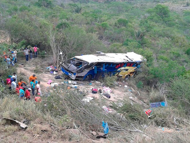Acidente com ônibus na BR-116, na Bahia (Foto: Edson Nunes/ TV Sudoeste)