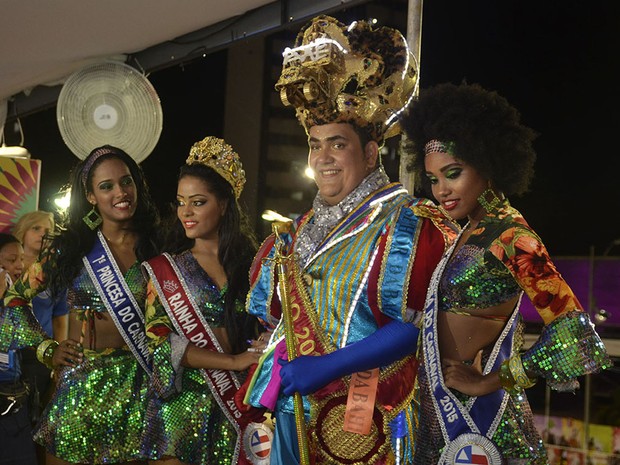 Rei Momo, rainha e princesas do carnaval, na cerimônia de abertura da folia (Foto: Diogo Macedo/Ag Haack)