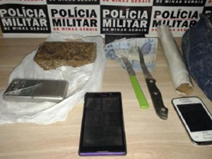 Suspeito de tráfico de droga são detidos em Araxá (Foto: PM/Divulgação)