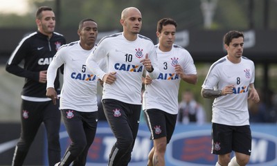 Renato Augusto, Elias, Fábio Santos, Jadson e Fagner em treino do Corinthians (Foto: Daniel Augusto Jr / Agência Corinthians)