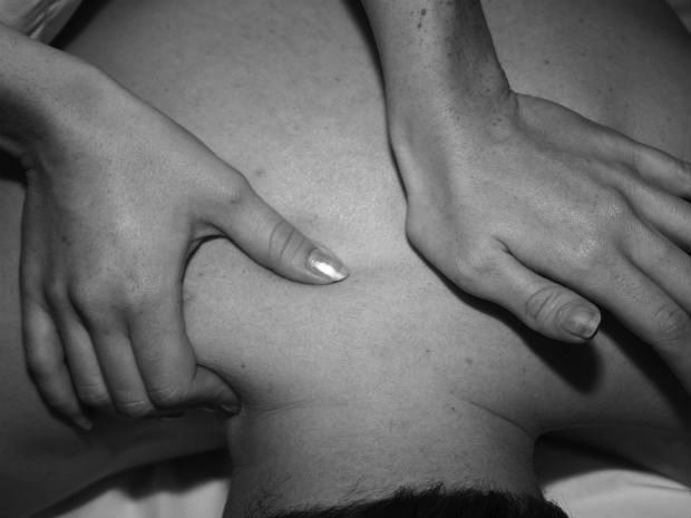 Tratamento varia de acordo com a causa e passa pelas mãos de um fisioterapeuta (Foto: Divulgação)