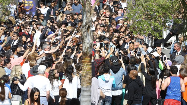 Kylie &amp; Kendall Jenner participam de evento (Foto: X17online / Agência)