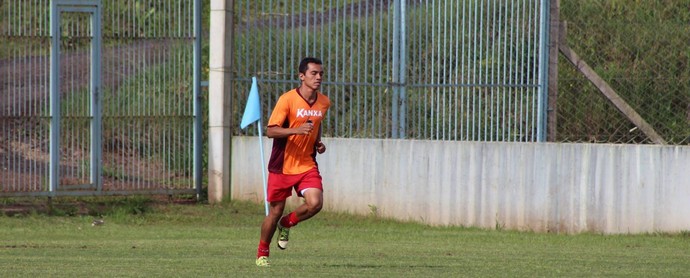 Thiago Dias, pode ser a opção de um terceiro volante no River-PI (Foto: Renan Morais/GloboEsporte.com)