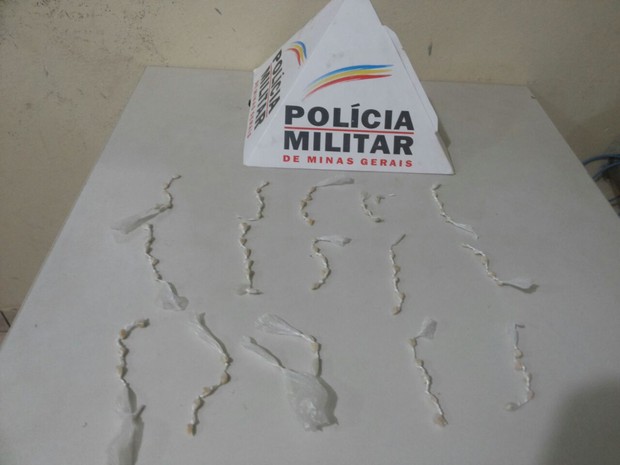 Apreensão ocorreu na noite desta sexta-feira (24) no Bairro Santa Terezinha (Foto: Polícia Militar/Divulgação)