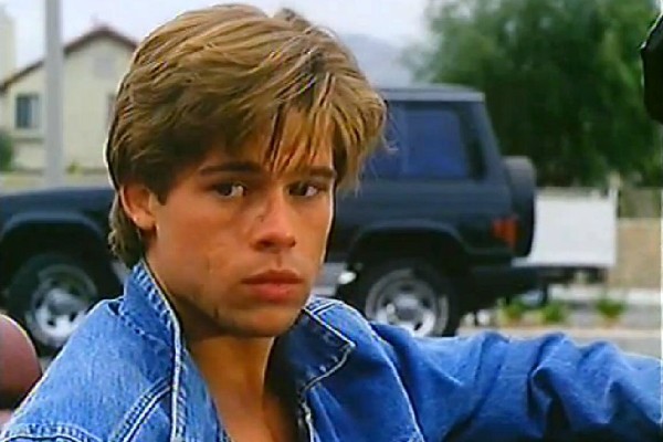 Brad Pitt em ‘Assassinato no Colégio’ (1989) (Foto: Reprodução)