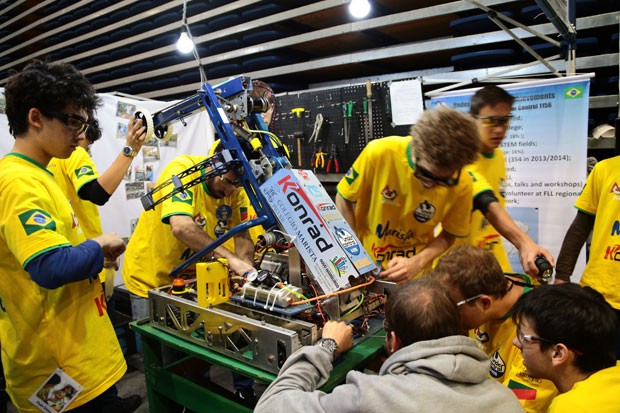 Brasileiros vão a torneio mundial de robôs apoiado por Microsoft e Nasa Brasileiros vão a torneio mundial de robôs apoiado por Microsoft e Nasa