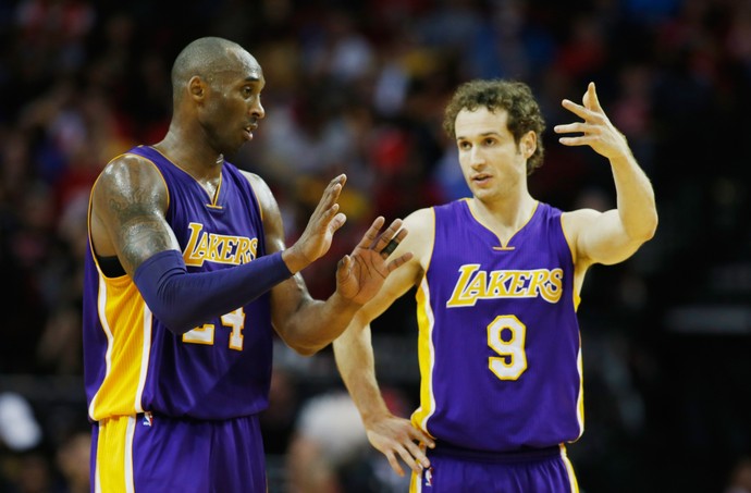 Kobe Bryant e Marcelinho Huertas NBA Lakers  (Foto: Getty Images)