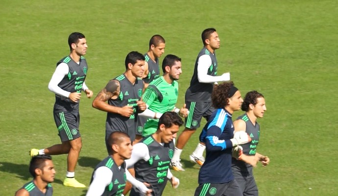 Seleção do México pode ter Chicharito e Salcido como novidades para jogo contra a Holanda (Foto: Diogo Venturelli )