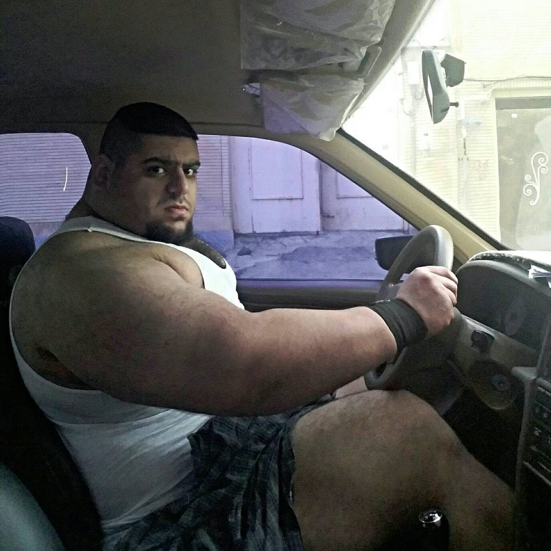 Накаченный таджик