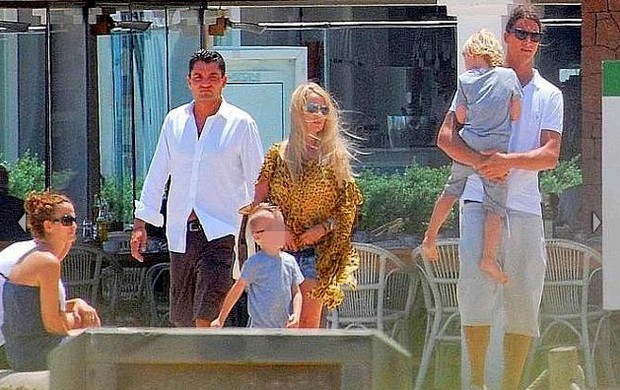 Ibrahimovic segue suas férias em Ibiza com a família (Foto: Divulgação)