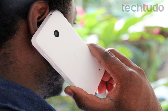 Traseira de plástico do Lumia 635 (Foto: Tainah Tavares/TechTudo) Traseira de plástico do Lumia 635 (Foto: Tainah Tavares/TechTudo)