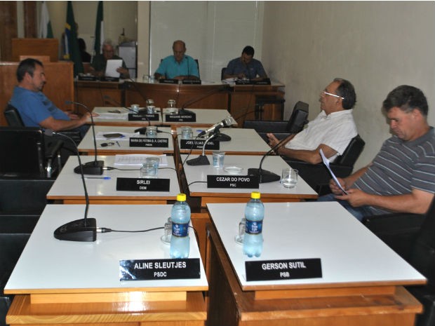 Vereadores de Castro votaram sete projetos em sessão extraordinária na véspera de Natal (Foto: Divulgação/Câmara de Castro)