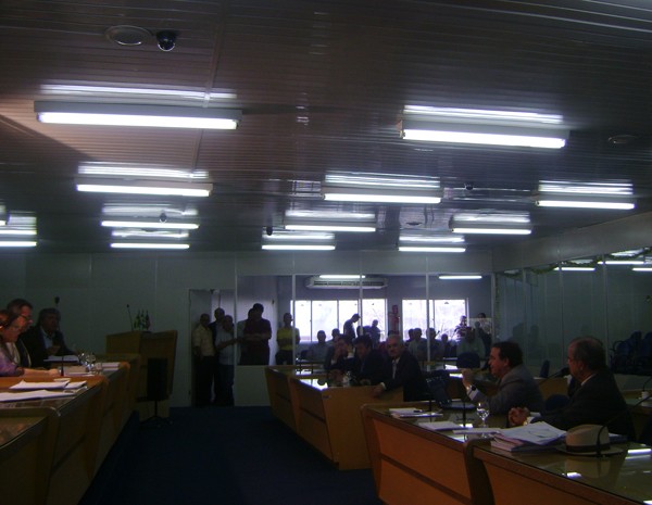 Onze vereadores compareceram à sessão extraordinária na Câmara Municipal de Campina Grande. (Foto: Taiguara Rangel/G1)