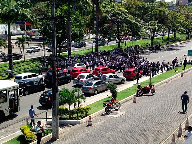 Manifestação de estudantes na Garibaldi, em Salvador, Bahia (Foto: Amanda Viana/ Arquivo Pessoal)
