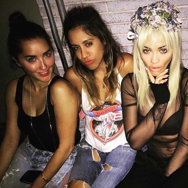 Rita Ora com amigas em Nova York, nos Estados Unidos (Foto: Instagram/ Reprodução)