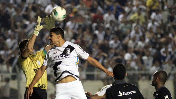 Ponte Preta x Figueirense  (Foto: Denny Cesare / Futura Press)