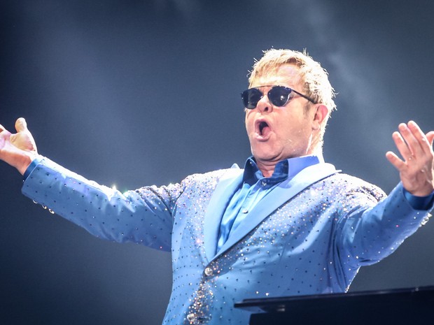 Elton John interage com o público durante sua apresentação no Palco Mundo, no Rock in Rio 2015 (Foto: Fabio Tito/G1)