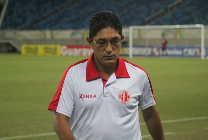 Sérgio China - técnico do América-RN (Foto: Fabiano de Oliveira)